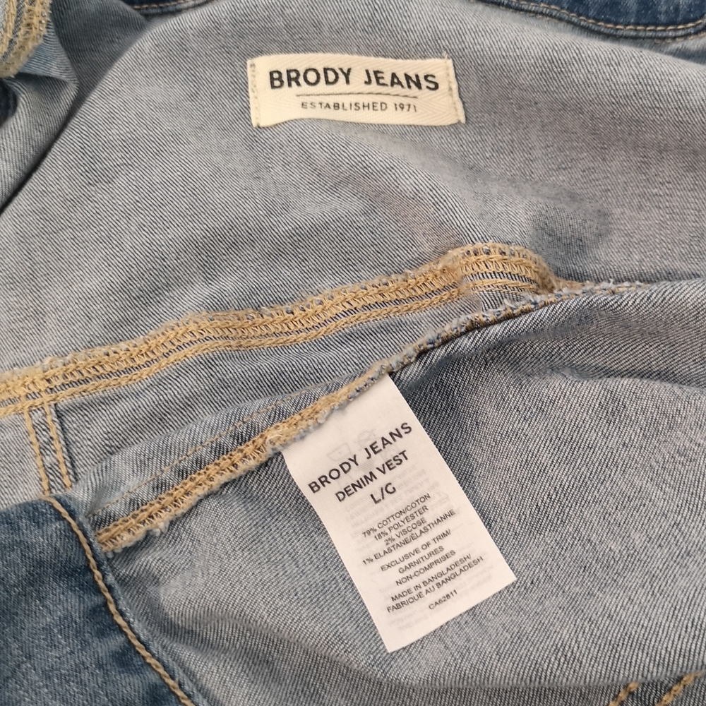 Brody Jeans Light Wash Denim Button Vest Medium Fit - Picture 8 of 11